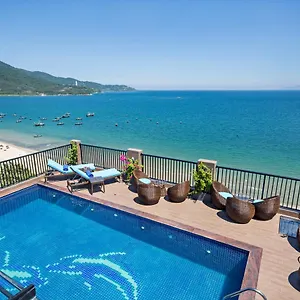 Seashore & **** Da Nang
